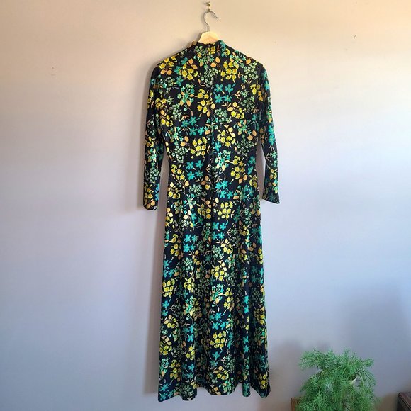 Vintage maxi dark floral dress with long sleeves. - Picture 7 of 12